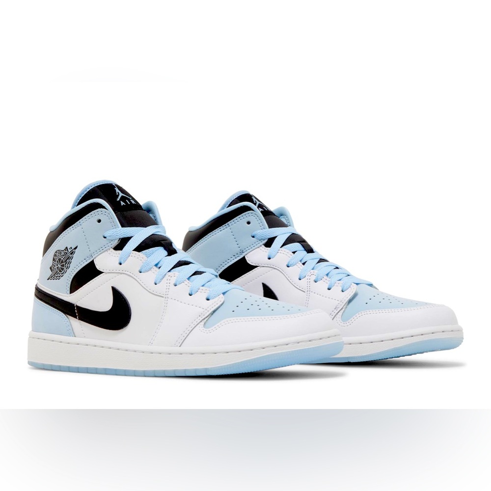 SOLD🐙🐬🐳🦞AIR JORDAN 1 Mid SE (ICE BLUE) (2023)
Men’s size 9.5